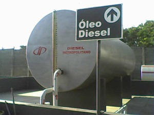 Tanque metálico para armazenamento de combustível
