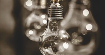 lightbulb-g02ba8551b_640