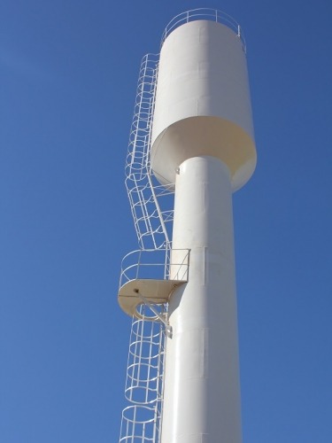 Caixa d’água TCS 1501 água na coluna de 15.000 litros da Faz Forte na cor branca