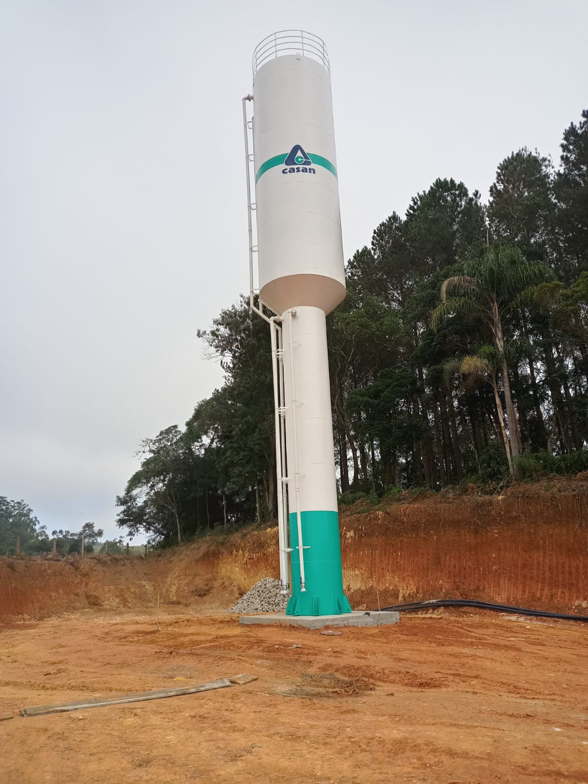 Foto do produto Caixa D'água Tipo Taça com detalhes em azul claro